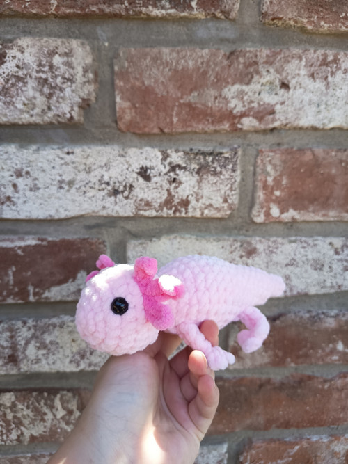 Háčkovaný velký axolotl - růžový — foto 2