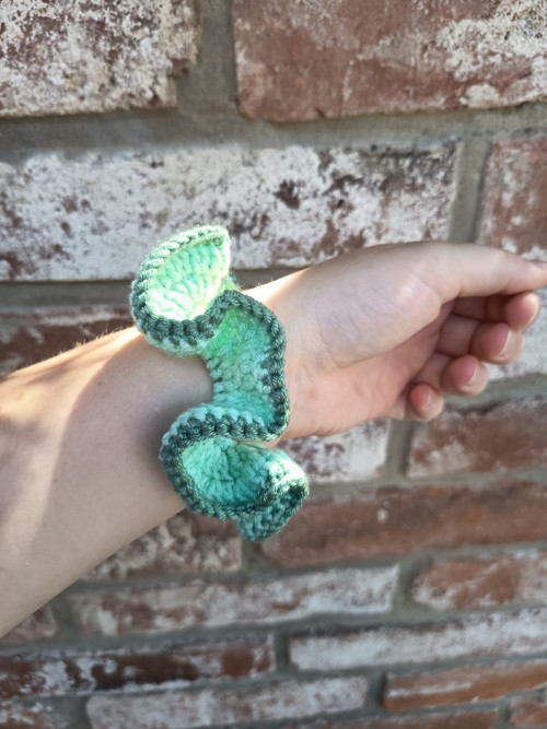 Háčkovaná scrunchie gumička — foto 4