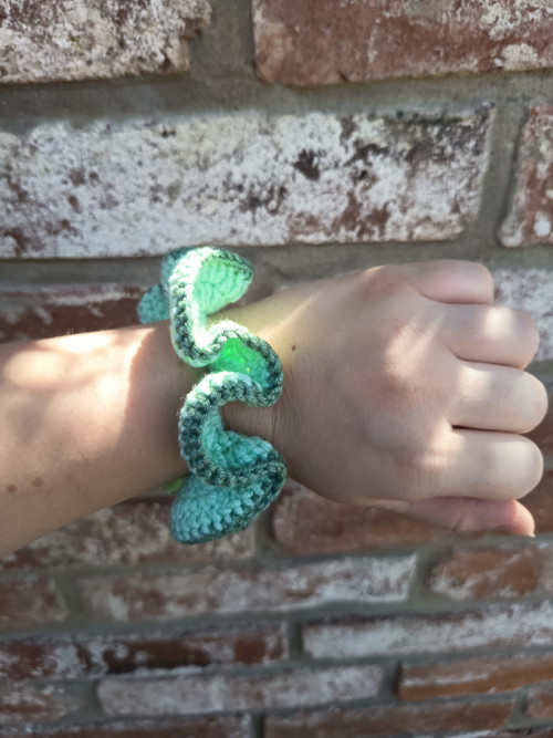 Háčkovaná scrunchie gumička — foto 3