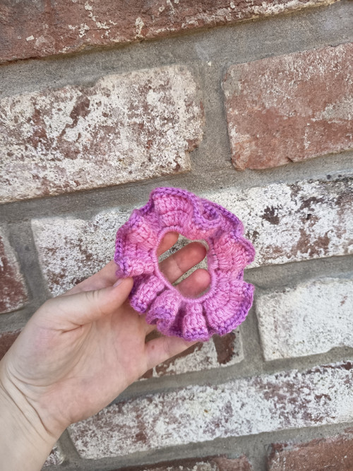 Háčkovaná scrunchie gumička — foto 2