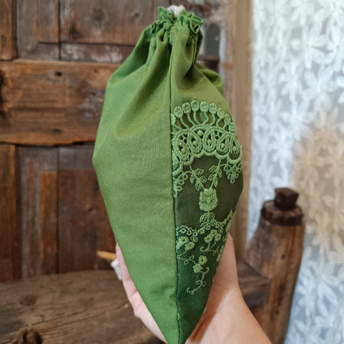 Pytlíček zelený s krajkami — foto 4