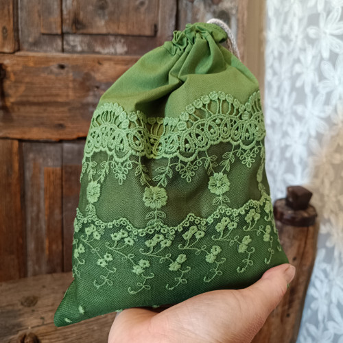 Pytlíček zelený s krajkami — foto 3