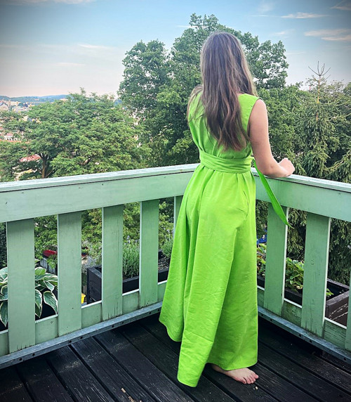 Lněné šaty Jarní zelené oversize s páskem — foto 6