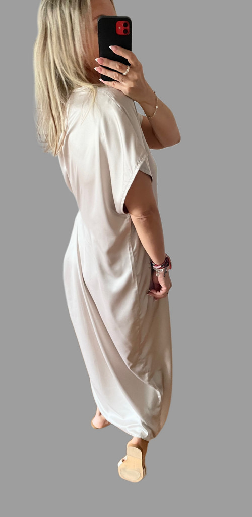 Oversize šaty s V- ovým výstrihom — foto 6