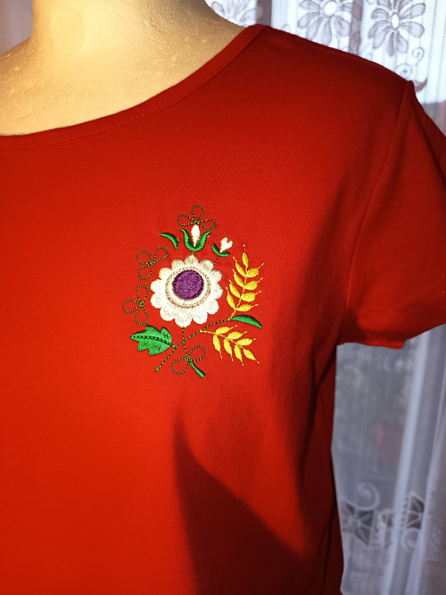 Červené tričko s "pávkou" — foto 2