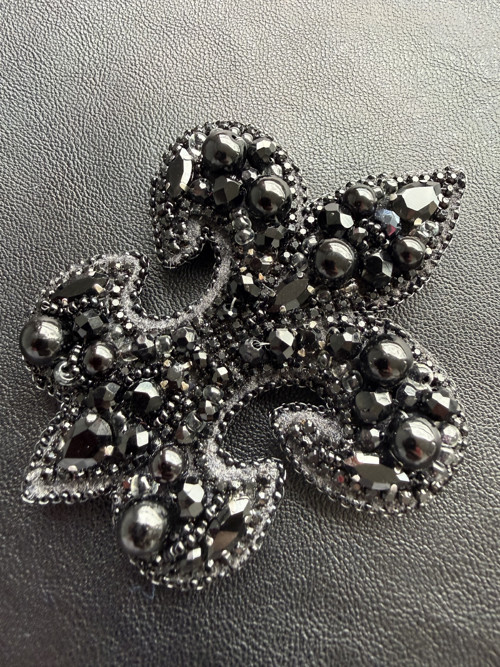 Brož Fleur-de-lis Černá — foto 4