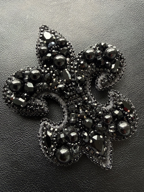 Brož Fleur-de-lis Černá — foto 2