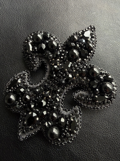Brož Fleur-de-lis Černá — foto 3