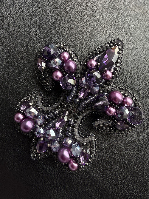 Brož Fleur-de-lis Fialová — foto 2