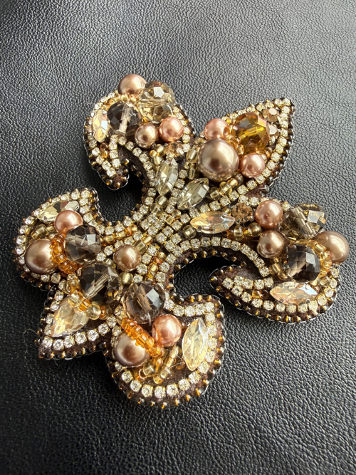 Brož Fleur-de-lis Hnědá — foto 4