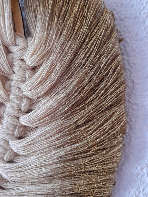 Macramé anděl s ombré zlatým efektem — foto 3
