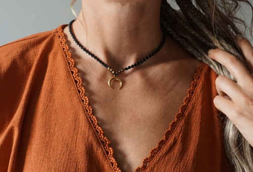 Macramé náhrdelník Dark moon — foto 2