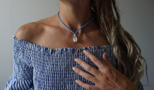 Macramé náhrdelník Cowrie & Angelit — foto 2
