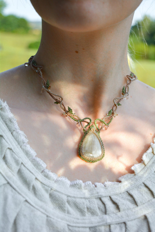 Macramé náhrdelník se skolecitem - Luceamhlis — foto 2