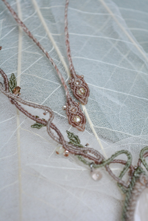 Macramé náhrdelník se skolecitem - Luceamhlis — foto 4