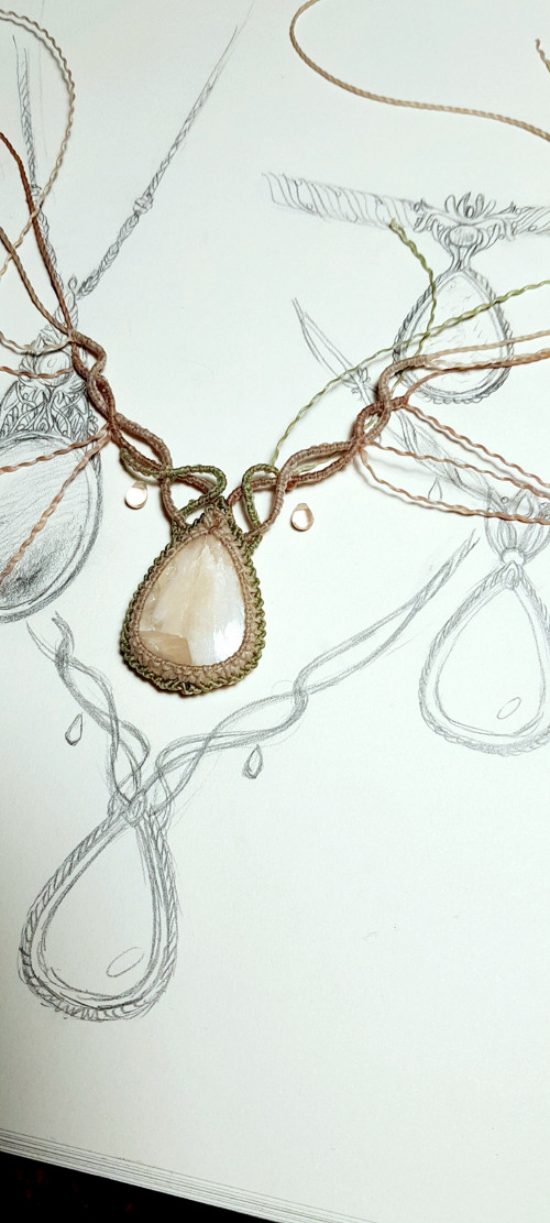 Macramé náhrdelník se skolecitem - Luceamhlis — foto 6