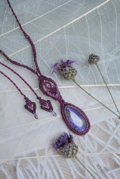 Macramé náhrdelník s čaroitem - Vimnis — foto 2