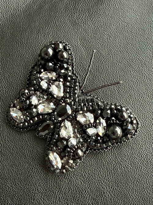 Brož Motýl – Černá (Noir) — foto 2