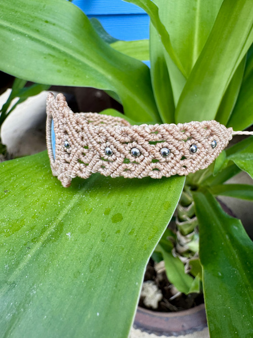 Boho makramé náramok s larimarom — foto 4