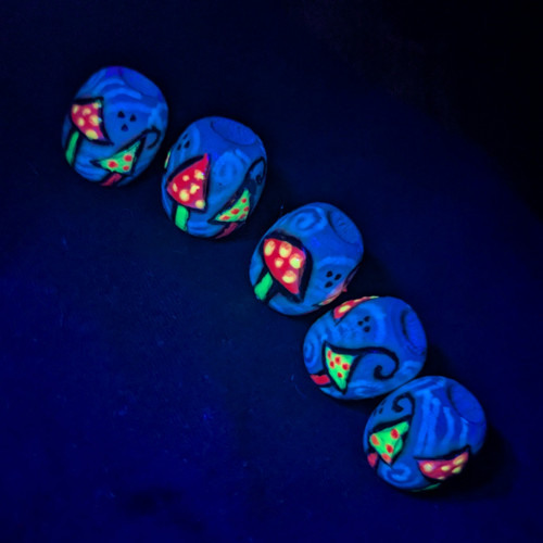 Korálek na dready Magické houbičky UV — foto 3
