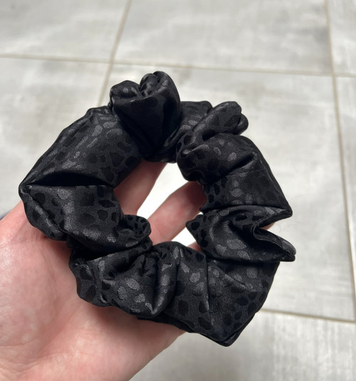 Saténová scrunchie široká — foto 3