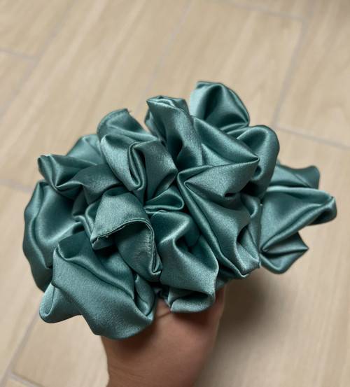 Saténová scrunchie široká — foto 2