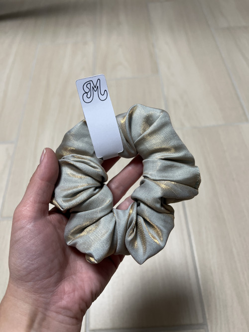 Saténová scrunchie široká — foto 3