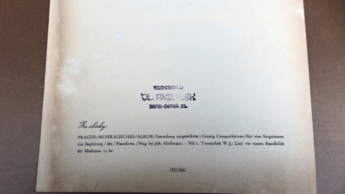 Před mariánským obrázkem — foto 3