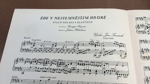 Zde v nejtemnějším hrobě — foto 2