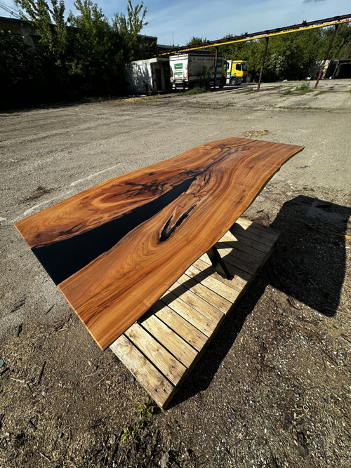 River cherry table - masivní třešeň & černý epoxid — foto 2