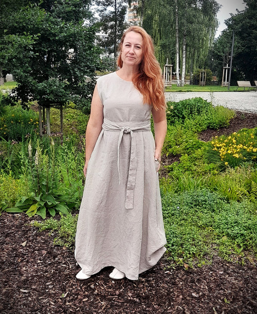 Lněné šaty přírodní s páskem — foto 5