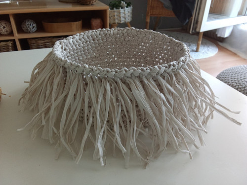 Ručne háčkovaný boho košík z raffie — foto 4