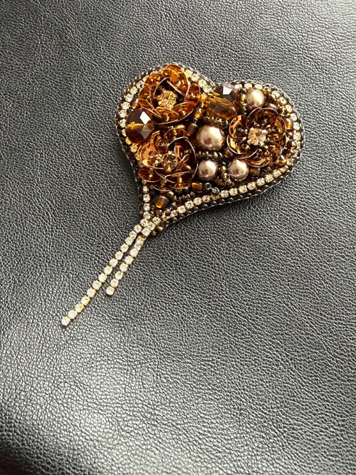 Brož Srdce – Hnědo-Bronzová (Brown Bronze) — foto 2