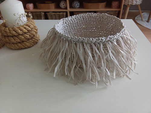 Ručne háčkovaný boho košík z raffie — foto 3