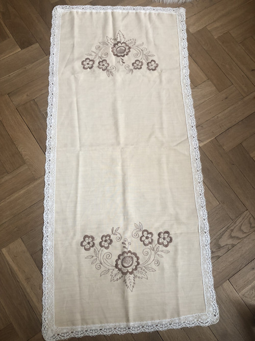 Vyšívaný ubrus — foto 3