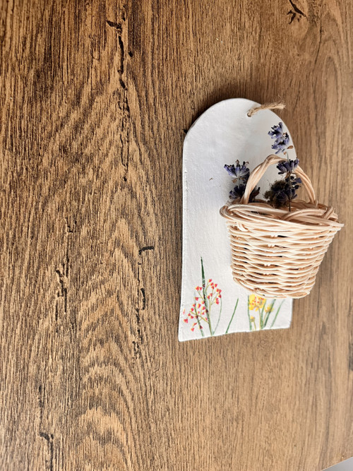 Dekorace na zeď s mini košíčkem — foto 4