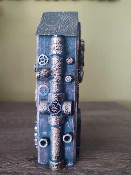 Dřevěný domeček Steampunk – dekorace — foto 2