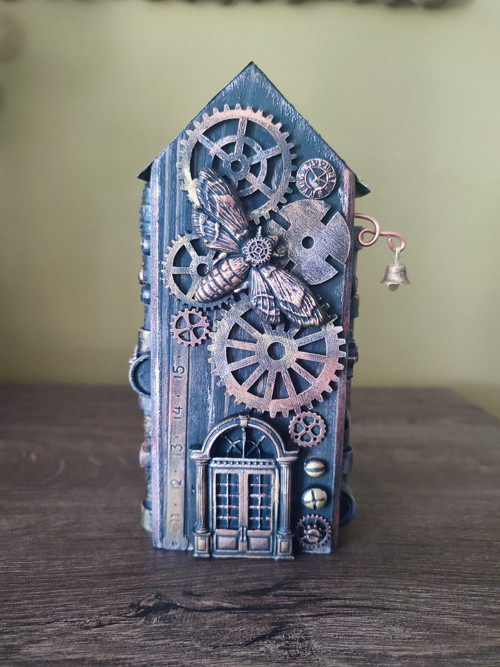 Dřevěný domeček Steampunk – dekorace — foto 5
