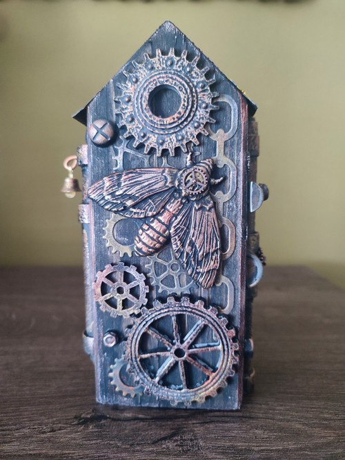Dřevěný domeček Steampunk – dekorace — foto 3
