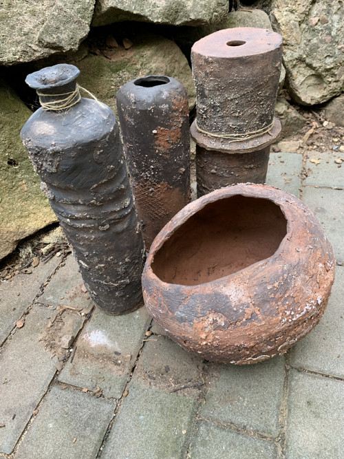Váza tmavá wabi sabi — foto 5