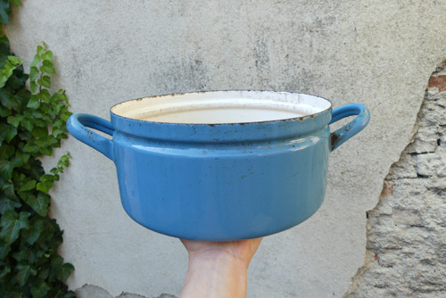 Modrý smaltovaný kastrol — foto 2