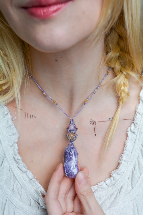 Macramé náhrdelník s ametystem - Flueth — foto 2