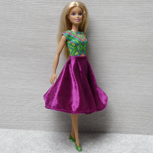 Barevné šatičky pro Barbie — foto 5
