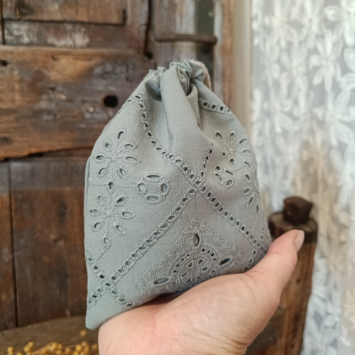 Dva starozelené pytlíčky s madeirou — foto 3