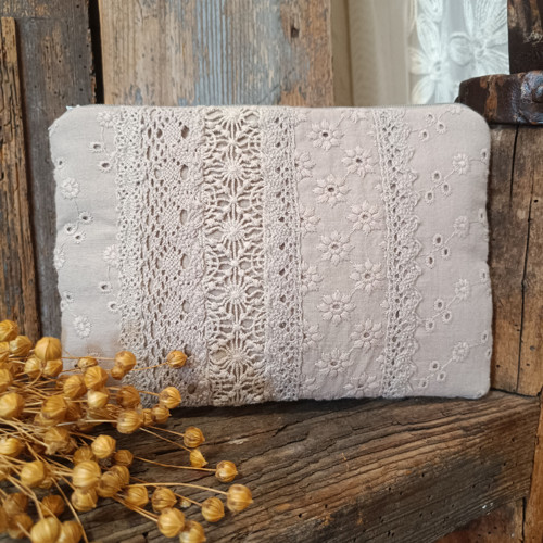 Režná kapsička s krajkami — foto 2