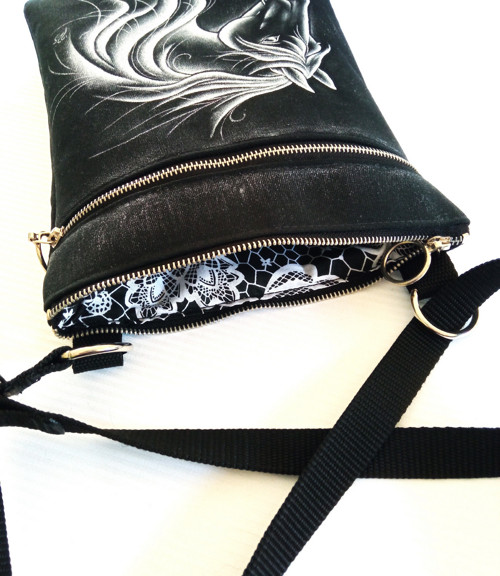 Crossbody s kapsou- STŘÍBRNÝ KŮŇ — foto 3