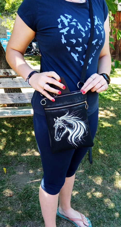 Crossbody s kapsou- STŘÍBRNÝ KŮŇ — foto 5