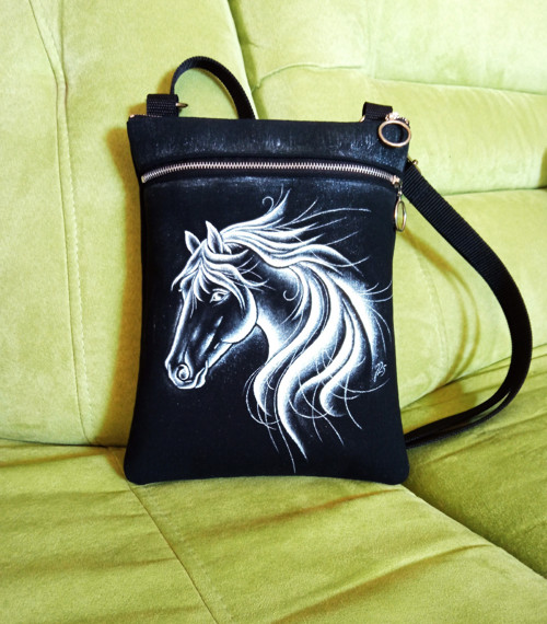 Crossbody s kapsou- STŘÍBRNÝ KŮŇ — foto 6