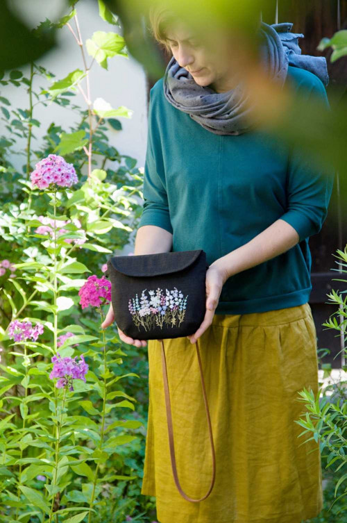 FLORA black /s ruční výšivkou — foto 2