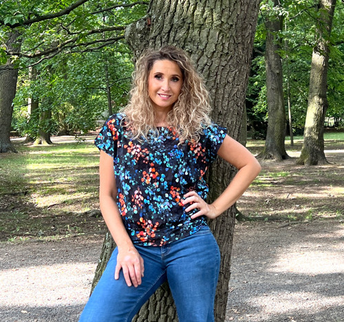 Volný top s pasem černý s lístečky — foto 3
